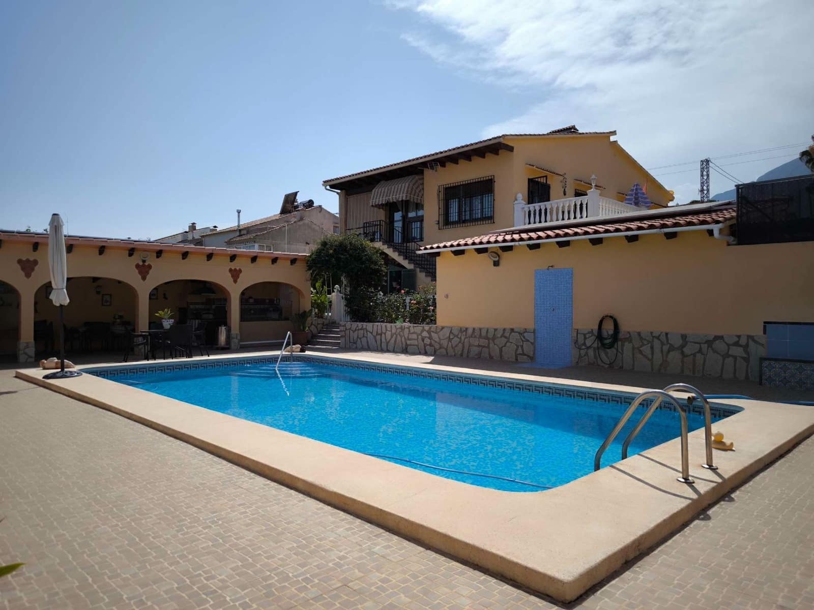 5 soveværelse Villa til salg i La Nucia med swimmingpool garage - € 625.000 (Ref: 9607223)