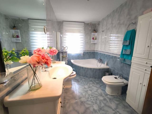 5 bedroom Villa for sale in La Nucia with pool garage - € 600,000 (Ref: 9607223)