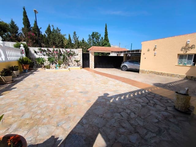 5 bedroom Villa for sale in La Nucia with pool garage - € 600,000 (Ref: 9607223)