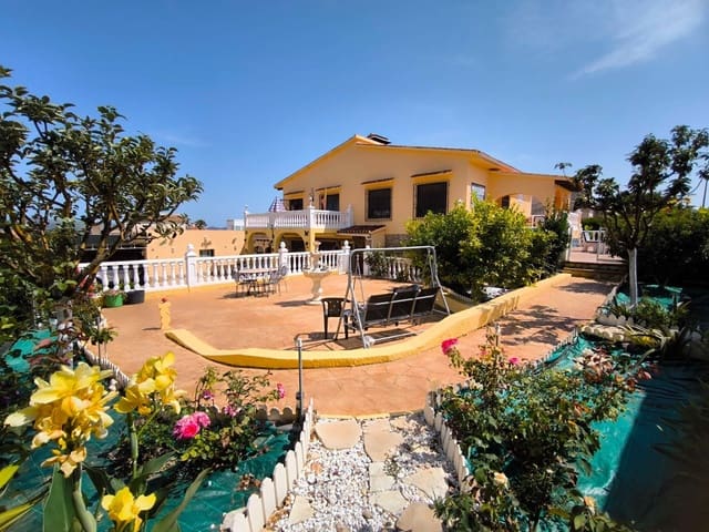 5 soveværelse Villa til salg i La Nucia med swimmingpool garage - € 625.000 (Ref: 9607223)