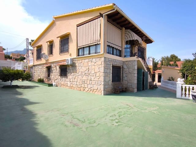 5 soveværelse Villa til salg i La Nucia med swimmingpool garage - € 625.000 (Ref: 9607223)