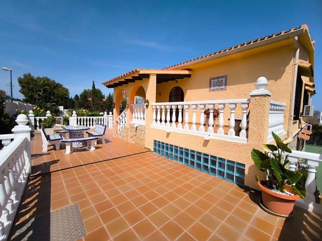 5 soveværelse Villa til salg i La Nucia med swimmingpool garage - € 625.000 (Ref: 9607223)