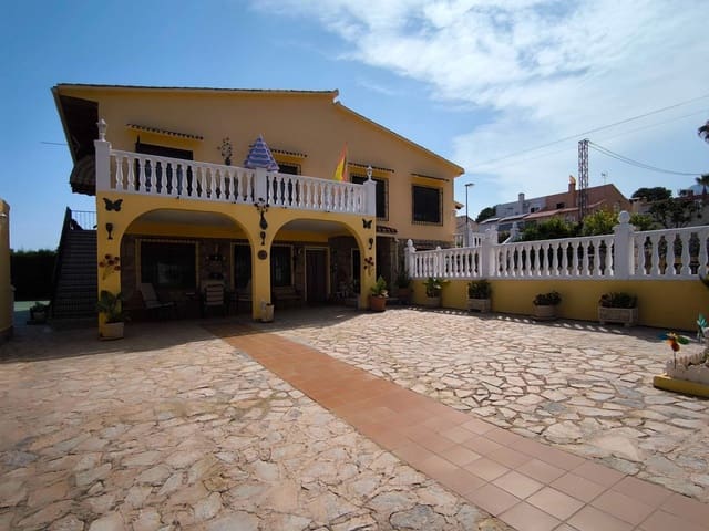 5 soveværelse Villa til salg i La Nucia med swimmingpool garage - € 625.000 (Ref: 9607223)