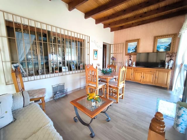 5 bedroom Villa for sale in La Nucia with pool garage - € 600,000 (Ref: 9607223)