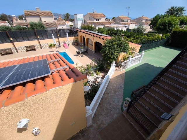 5 bedroom Villa for sale in La Nucia with pool garage - € 600,000 (Ref: 9607223)