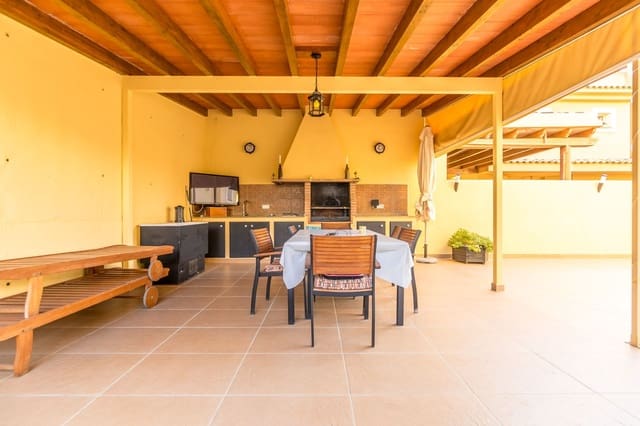 4 bedroom Villa for sale in Benidorm with pool garage - € 750,000 (Ref: 9694731)