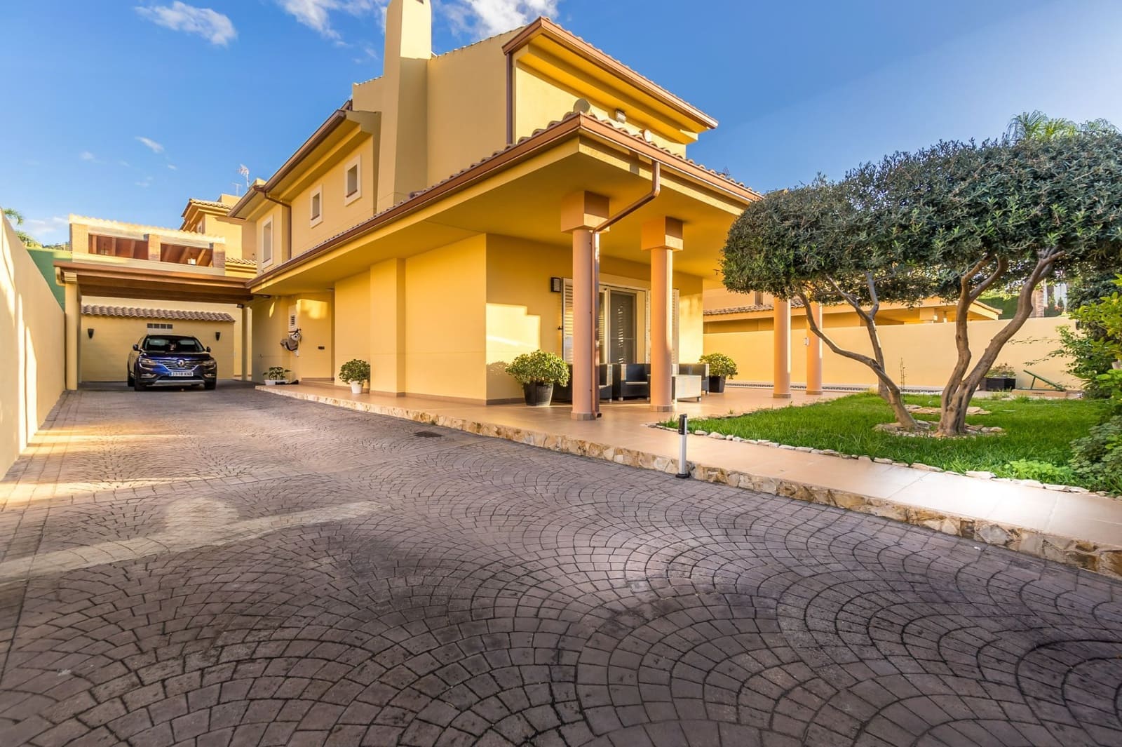 4 bedroom Villa for sale in Benidorm with pool garage - € 750,000 (Ref: 9694731)