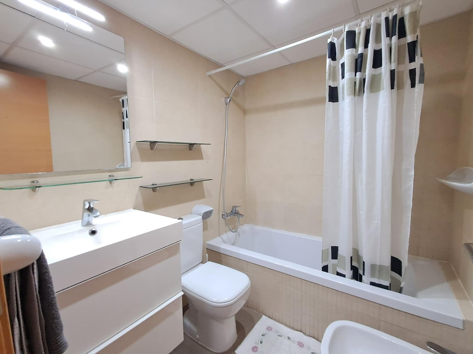 2 sovrum Lägenhet till salu i Benidorm med garage - 260 000 € (Ref: 9714540)