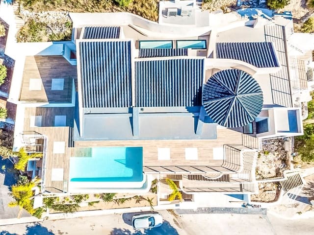 3 bedroom Villa for sale in Altea with pool garage - € 1,750,000 (Ref: 9731675)