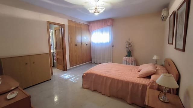 Chalet de 4 habitaciones en La Nucia en venta con piscina garaje - 420.000 € (Ref: 9770295)