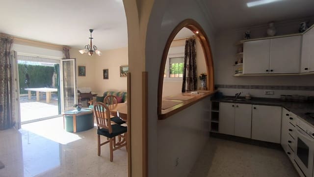 Chalet de 4 habitaciones en La Nucia en venta con piscina garaje - 420.000 € (Ref: 9770295)