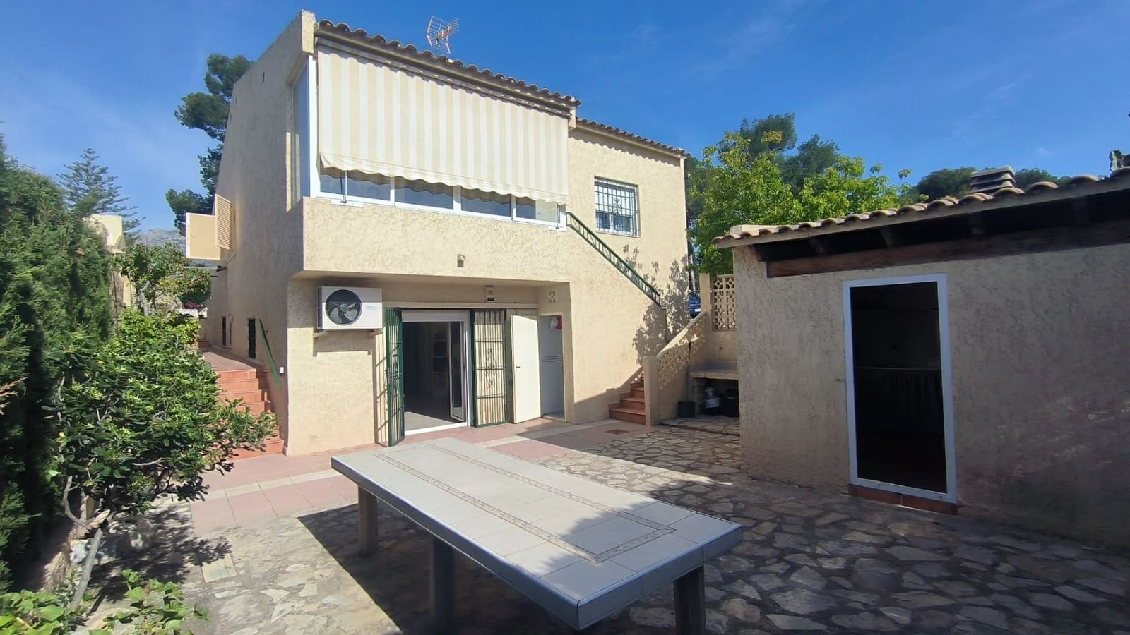 Chalet de 4 habitaciones en La Nucia en venta con piscina garaje - 420.000 € (Ref: 9770295)