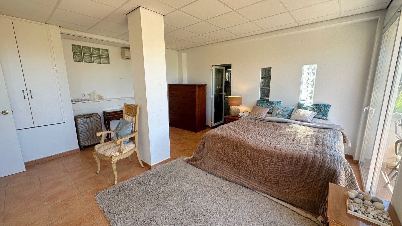 6 bedroom Villa for sale in Albir with pool - € 2,950,000 (Ref: 9803927)