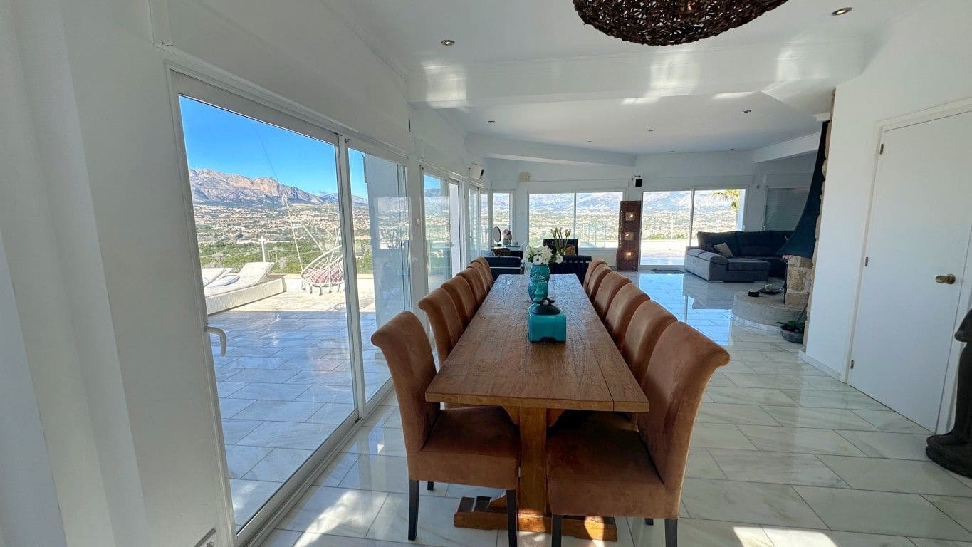 6 bedroom Villa for sale in Albir with pool - € 2,950,000 (Ref: 9803927)