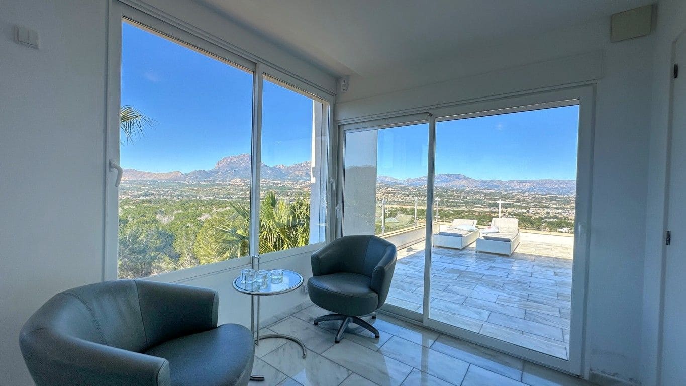 6 bedroom Villa for sale in Albir with pool - € 2,950,000 (Ref: 9803927)