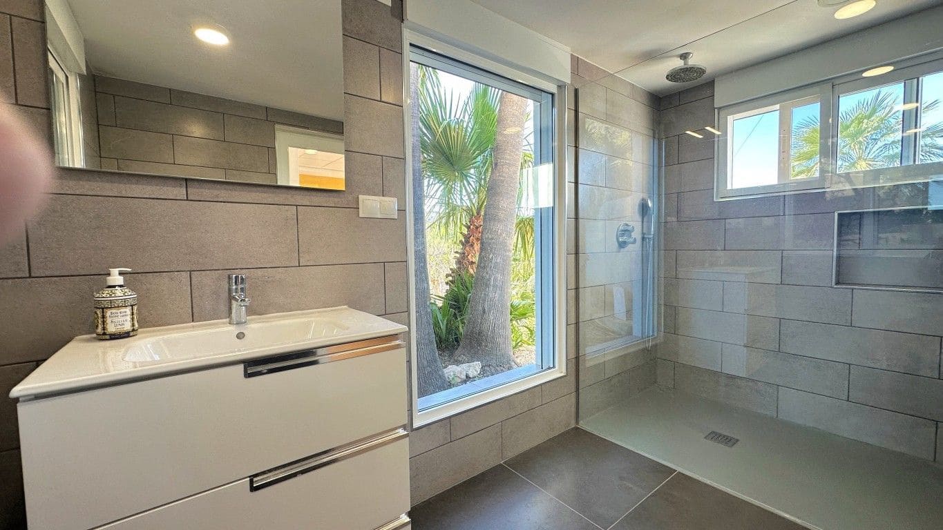 6 bedroom Villa for sale in Albir with pool - € 2,950,000 (Ref: 9803927)