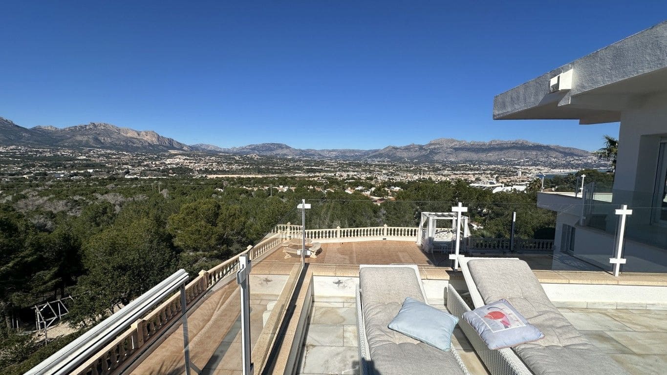 6 bedroom Villa for sale in Albir with pool - € 2,950,000 (Ref: 9803927)