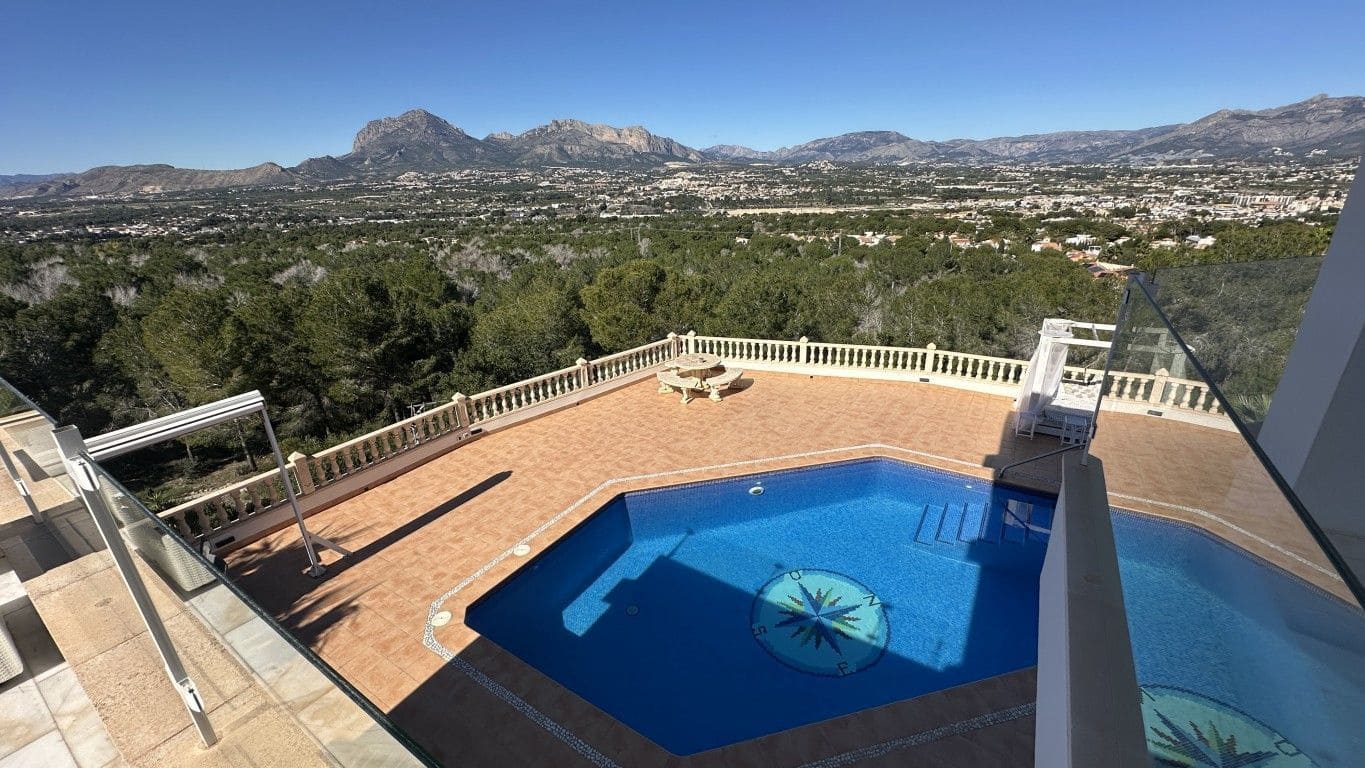 6 bedroom Villa for sale in Albir with pool - € 2,950,000 (Ref: 9803927)