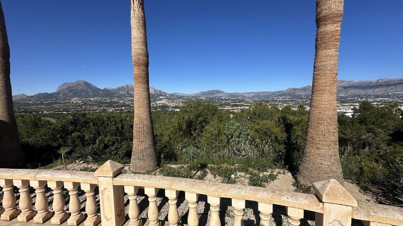 6 bedroom Villa for sale in Albir with pool - € 2,950,000 (Ref: 9803927)