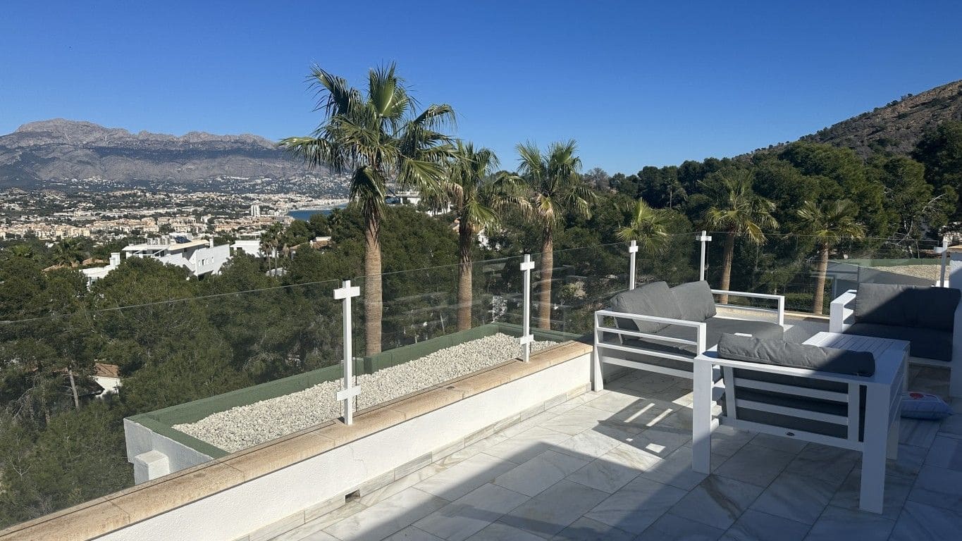 6 bedroom Villa for sale in Albir with pool - € 2,950,000 (Ref: 9803927)