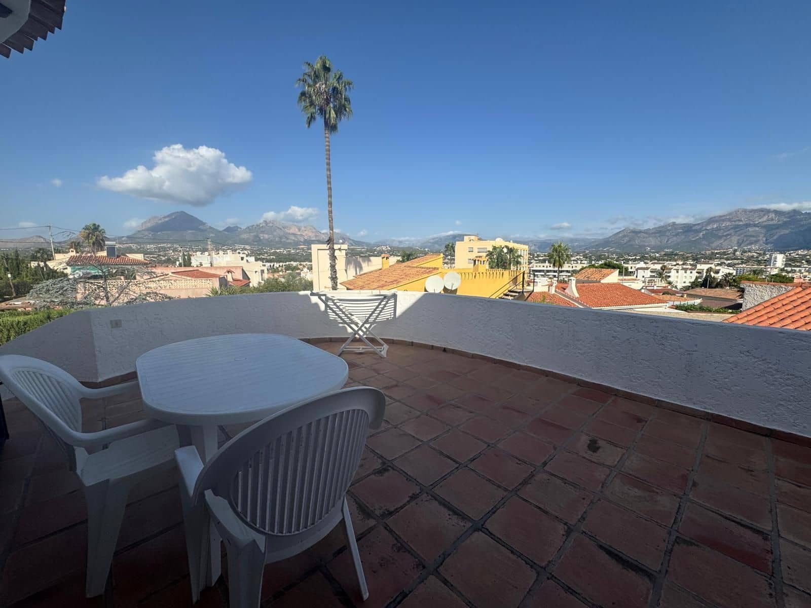 5 bedroom Villa for sale in Albir with pool garage - € 795,000 (Ref: 9806103)