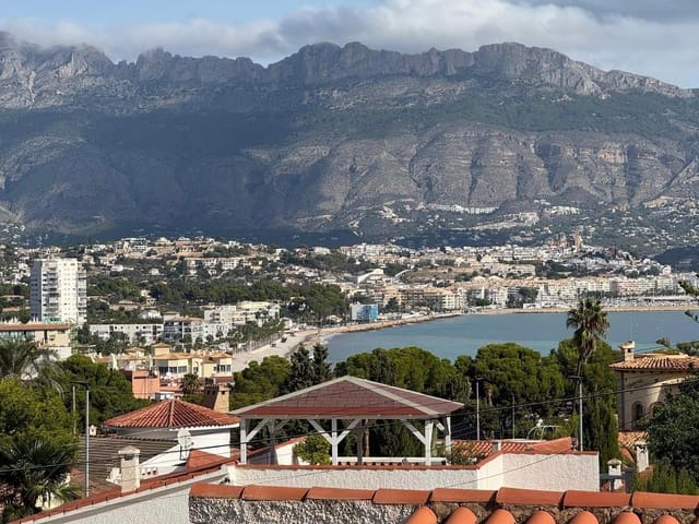 5 bedroom Villa for sale in Albir, Alfaz del Pi / L'Alfàs del Pi with pool garage - € 795,000 (Ref: 9806103)