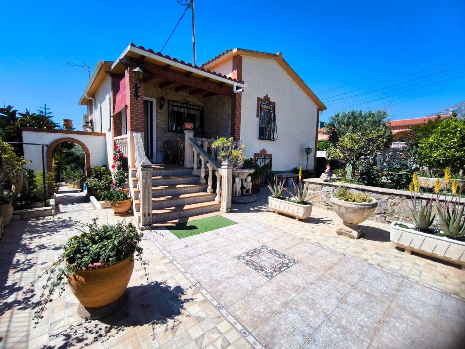 4 Zimmer Villa zu verkaufen in La Nucia mit Garage - 420.000 € (Ref: 9806104)