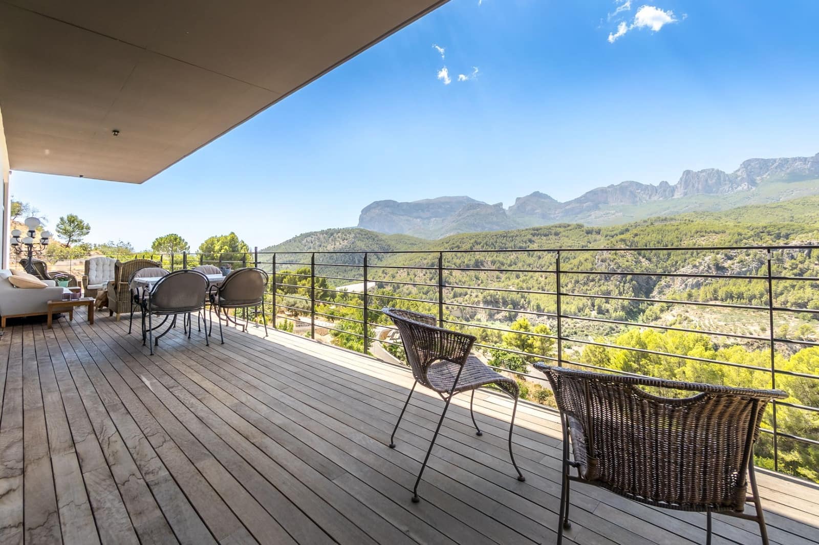 Willa na sprzedaż w Callosa d'En Sarria z basenem garażem - 1 895 000 € (Ref: 9828265)
