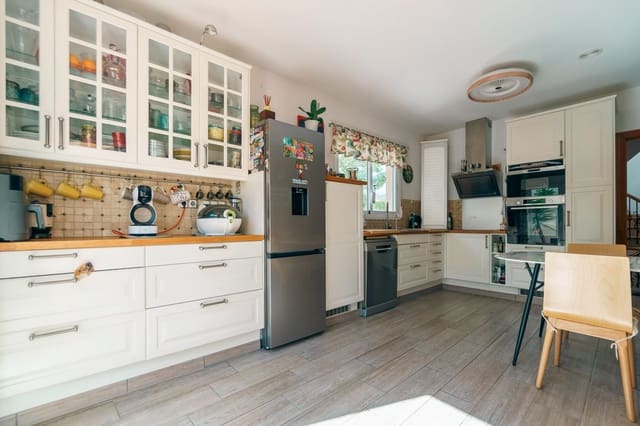 4 soverom Villa til salgs i Alfaz del Pi / L'Alfàs del Pi med garasje - € 619 000 (Ref: 9833264)
