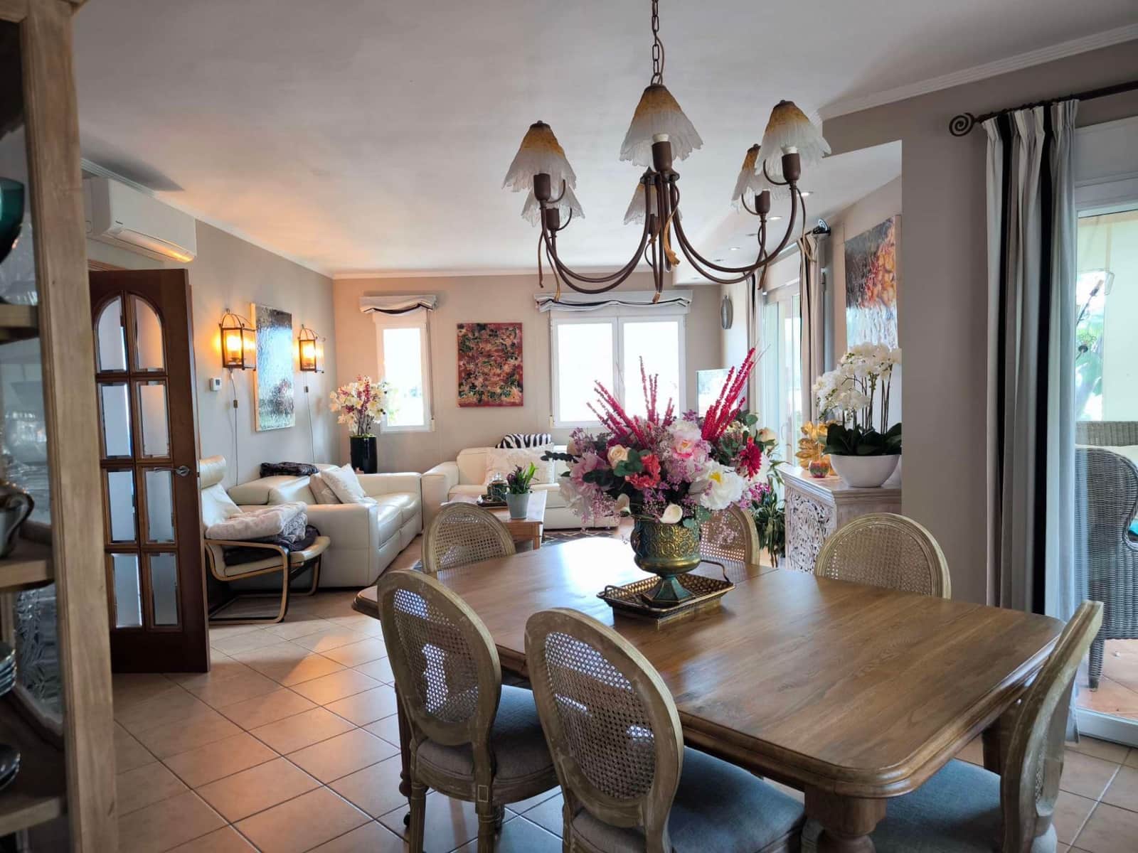 4 bedroom Villa for sale in Alfaz del Pi / L'Alfas del Pi with garage - € 600,000 (Ref: 9833264)
