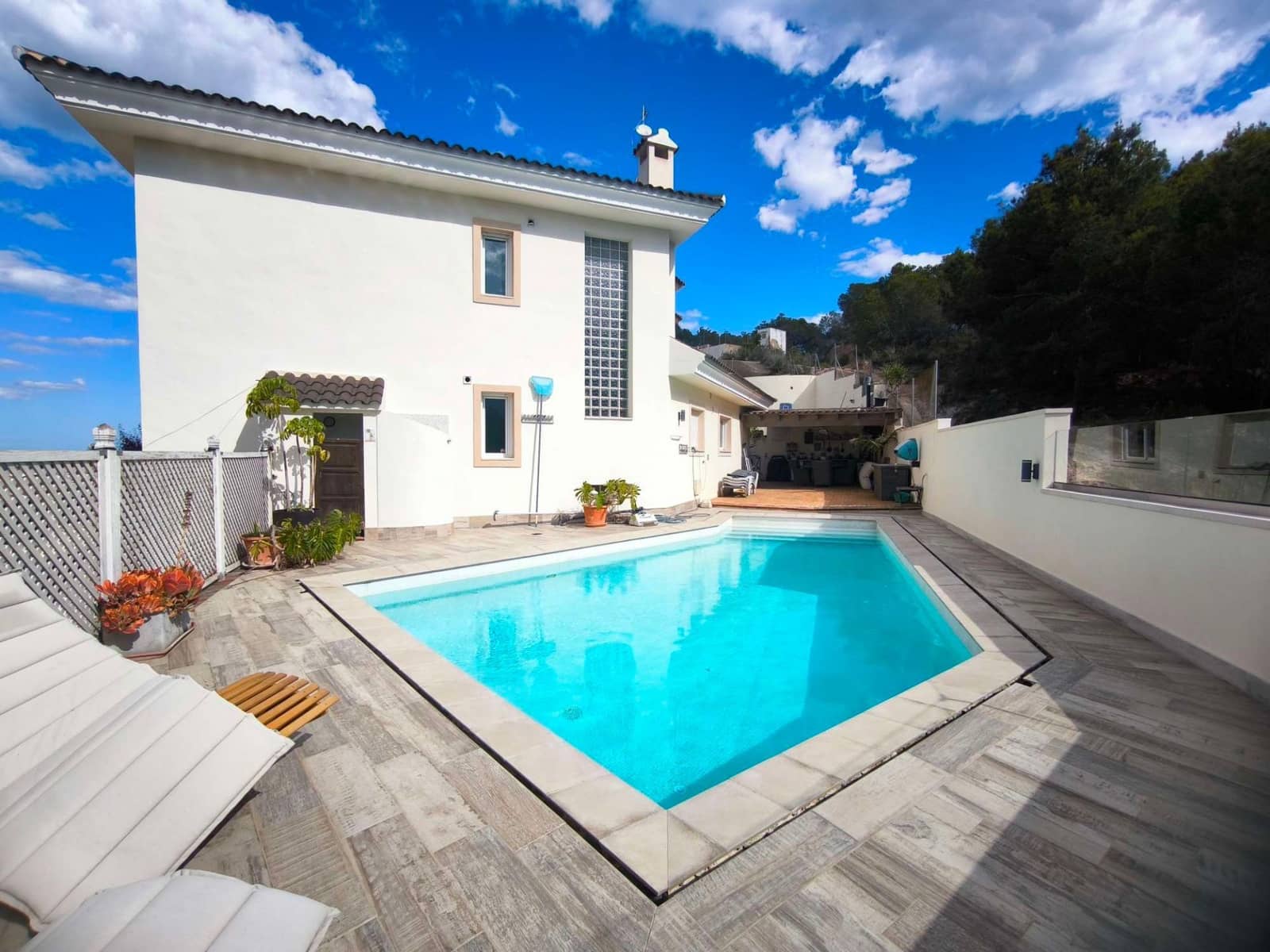 4 bedroom Villa for sale in Alfaz del Pi / L'Alfas del Pi with garage - € 600,000 (Ref: 9833264)