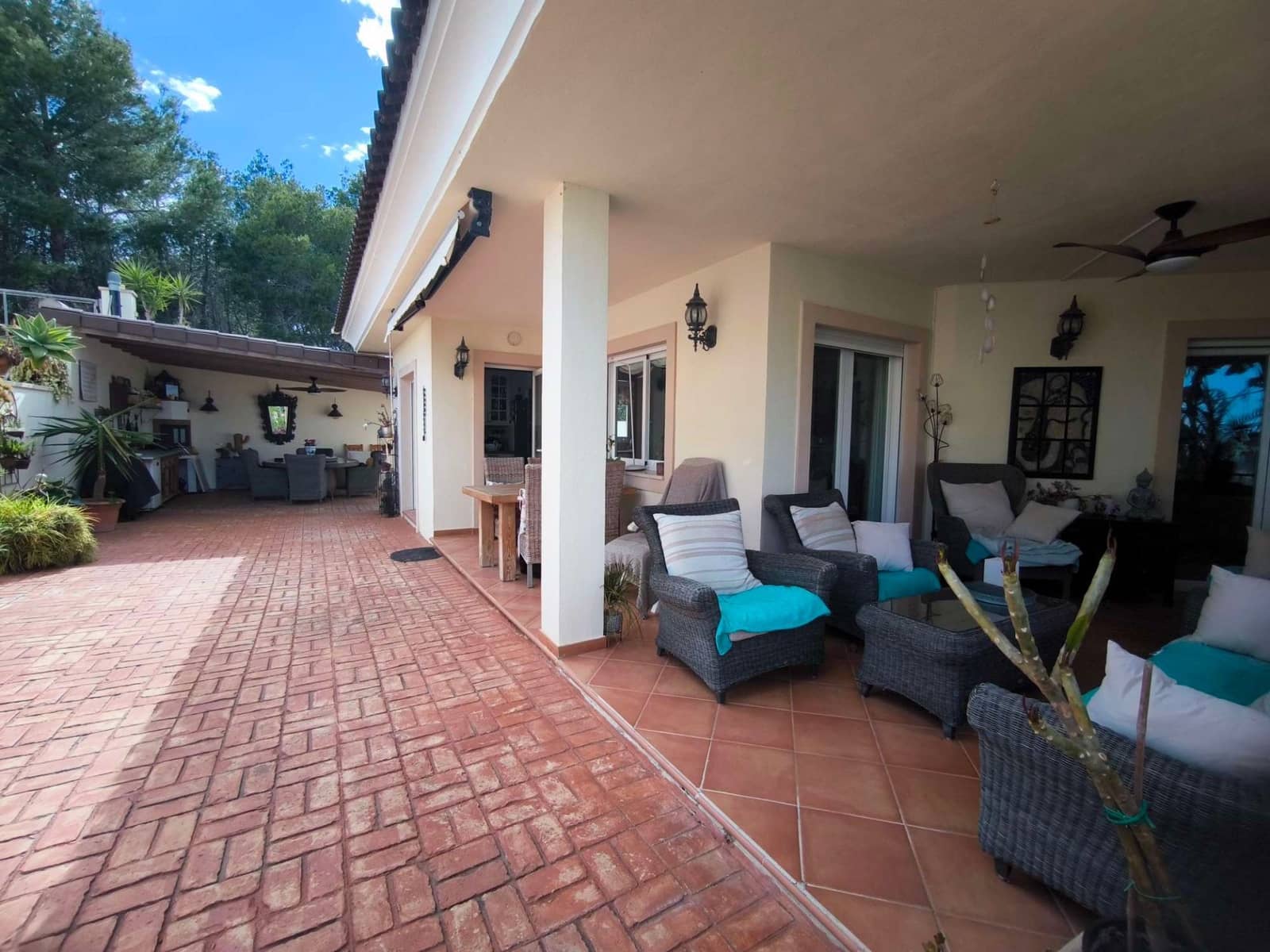 4 bedroom Villa for sale in Alfaz del Pi / L'Alfas del Pi with garage - € 600,000 (Ref: 9833264)