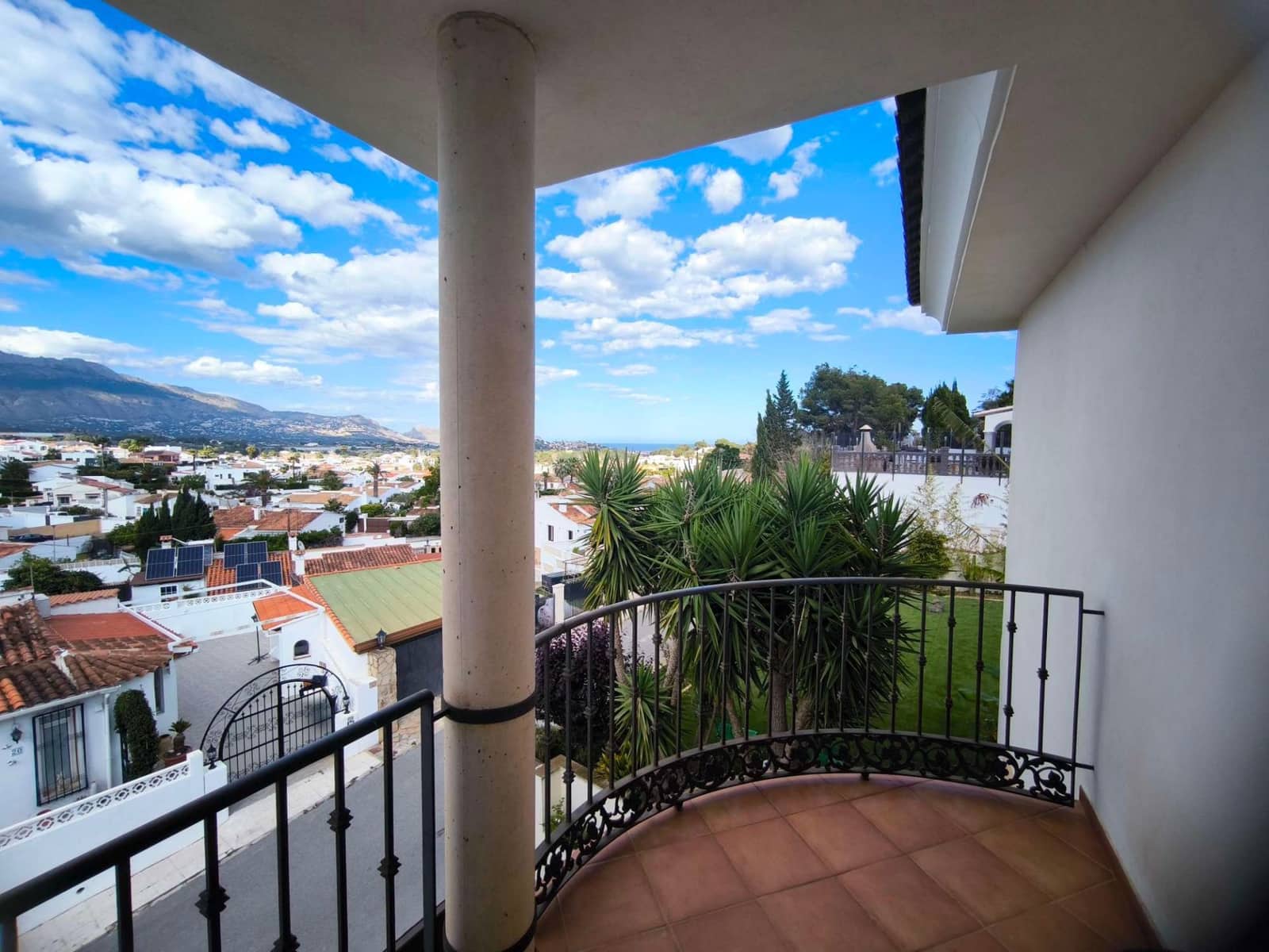 4 bedroom Villa for sale in Alfaz del Pi / L'Alfas del Pi with garage - € 600,000 (Ref: 9833264)