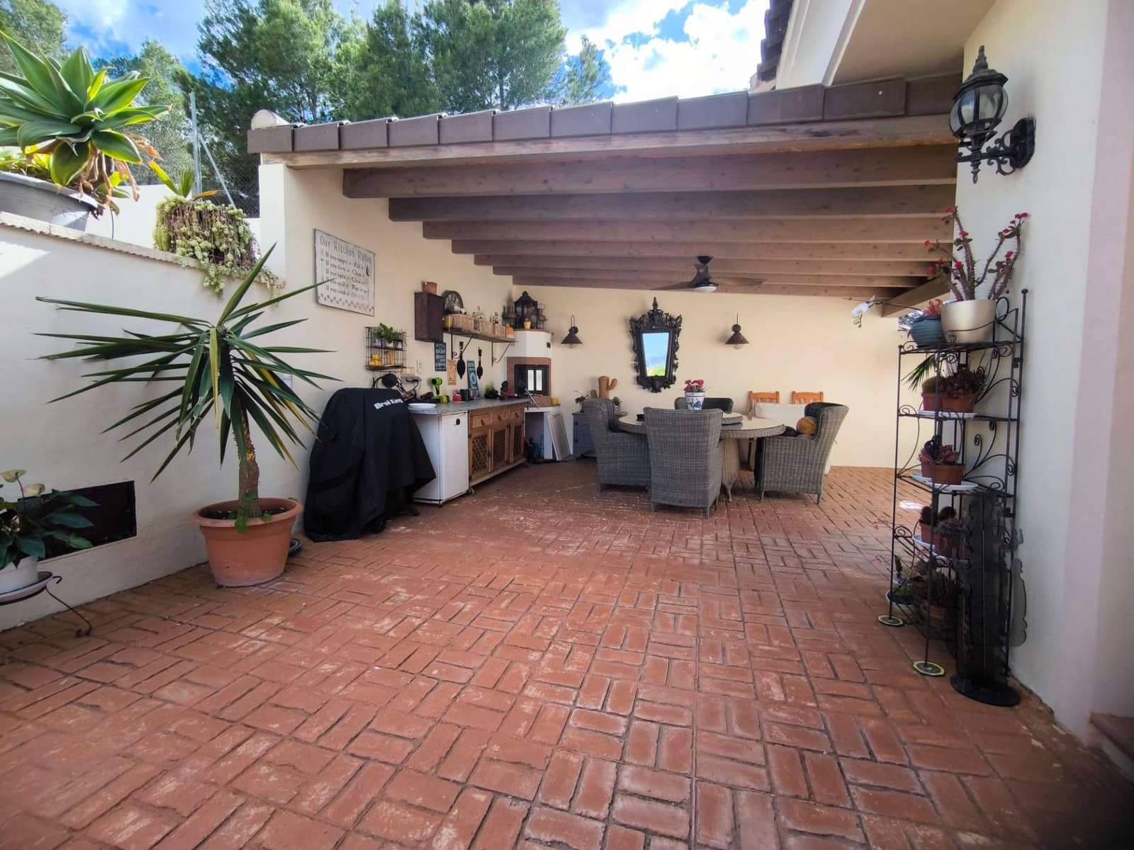 4 bedroom Villa for sale in Alfaz del Pi / L'Alfas del Pi with garage - € 600,000 (Ref: 9833264)