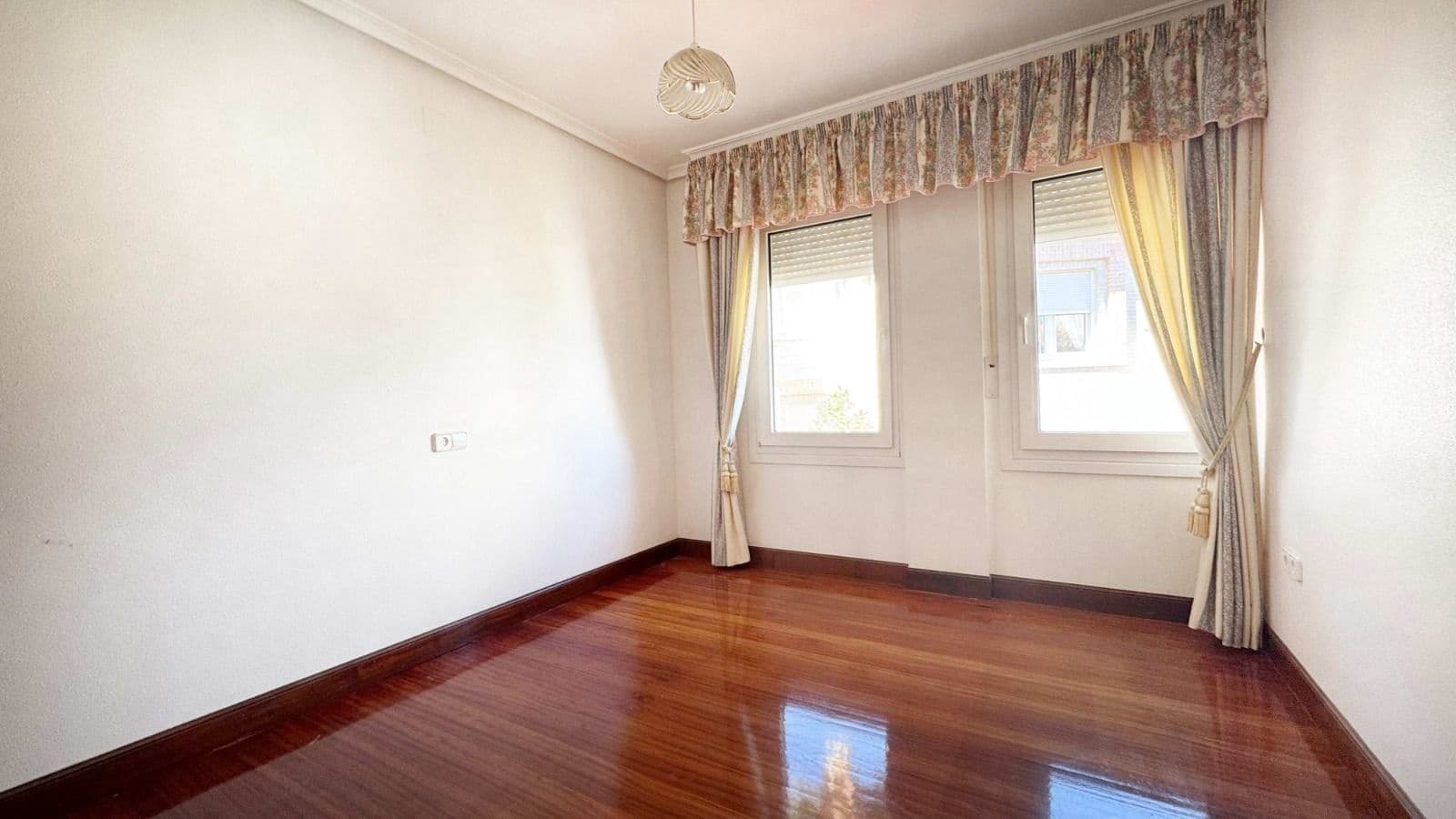 4 soveværelse Villa til salg i Albir med swimmingpool garage - € 425.000 (Ref: 9835022)