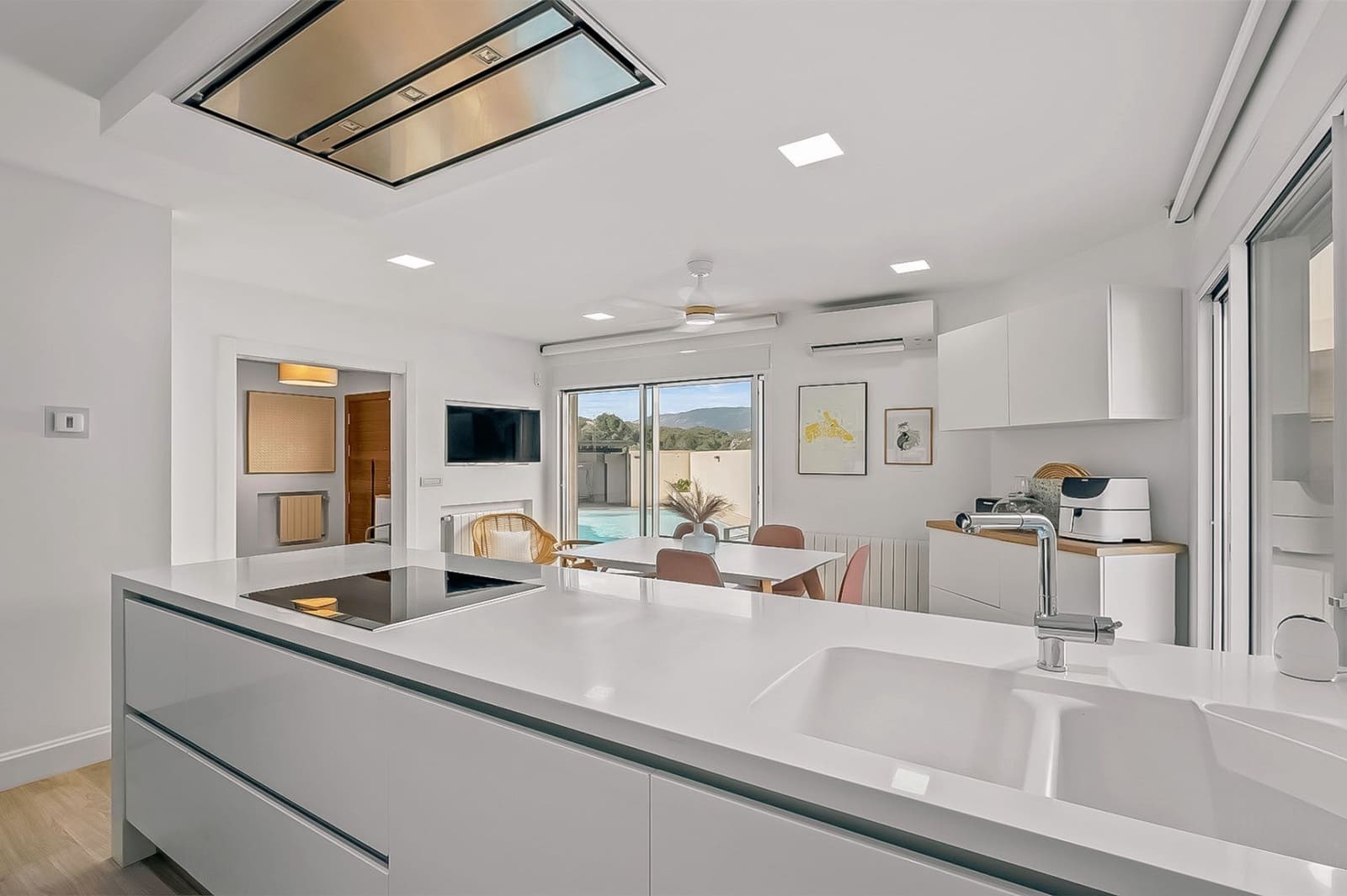 3 soverom Villa til salgs i Alfaz del Pi / L'Alfas del Pi med svømmebasseng garasje - € 585 000 (Ref: 9842128)