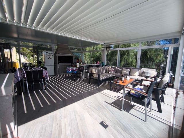 4 quarto Moradia para venda em La Nucia com piscina - 475 000 € (Ref: 9854926)