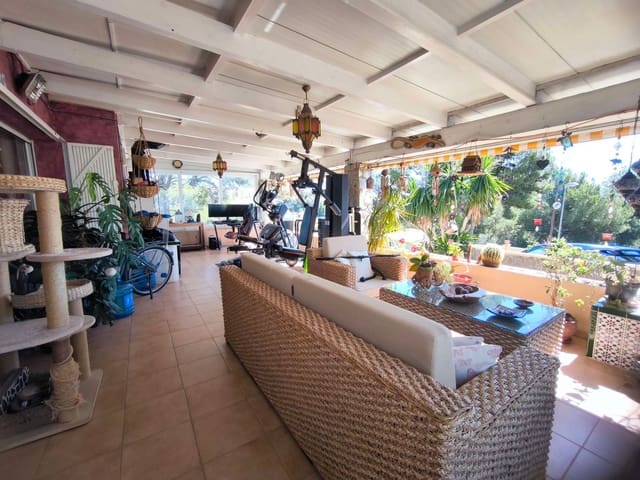 4 quarto Moradia para venda em La Nucia com piscina - 475 000 € (Ref: 9854926)