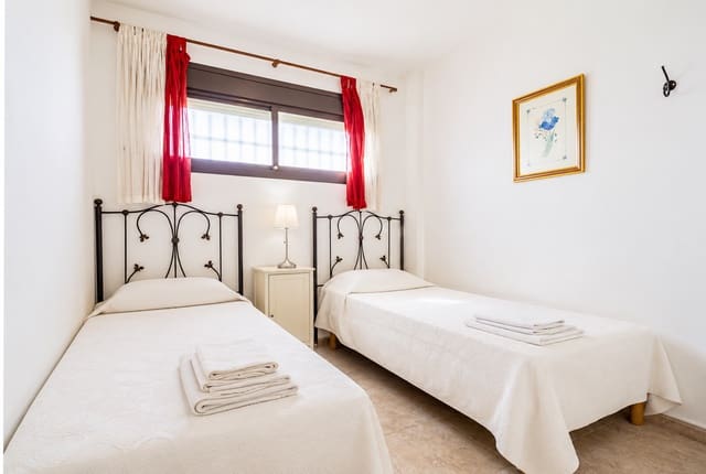 Ático de 2 habitaciones en Albir, Alfaz del Pi / L'Alfàs del Pi en venta con piscina garaje - 395.000 € (Ref: 9915216)