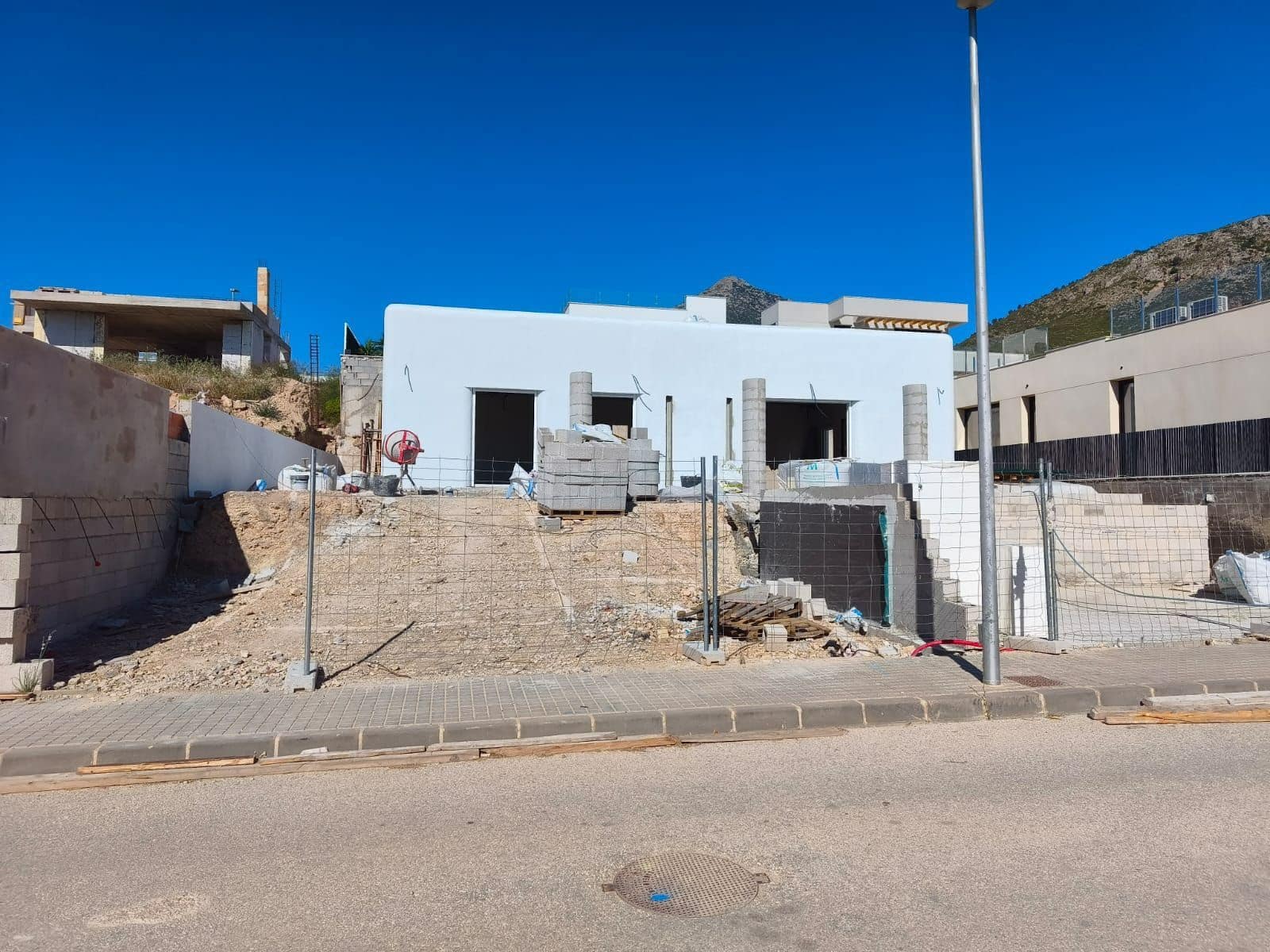 Chalet de 3 habitaciones en Polop en venta con piscina garaje - 763.000 € (Ref: 9931219)