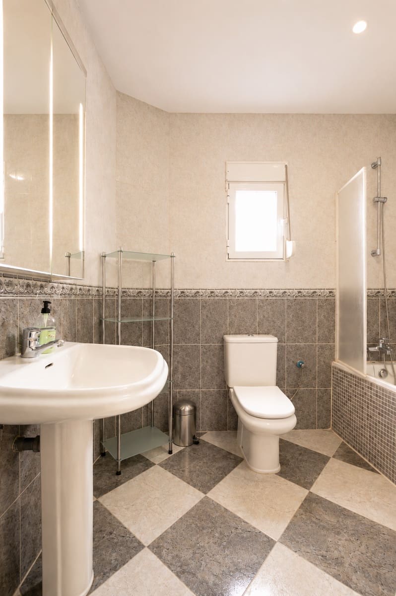 5 chambre Villa/Maison à vendre à La Nucia avec piscine garage - 595 000 € (Ref: 9935509)