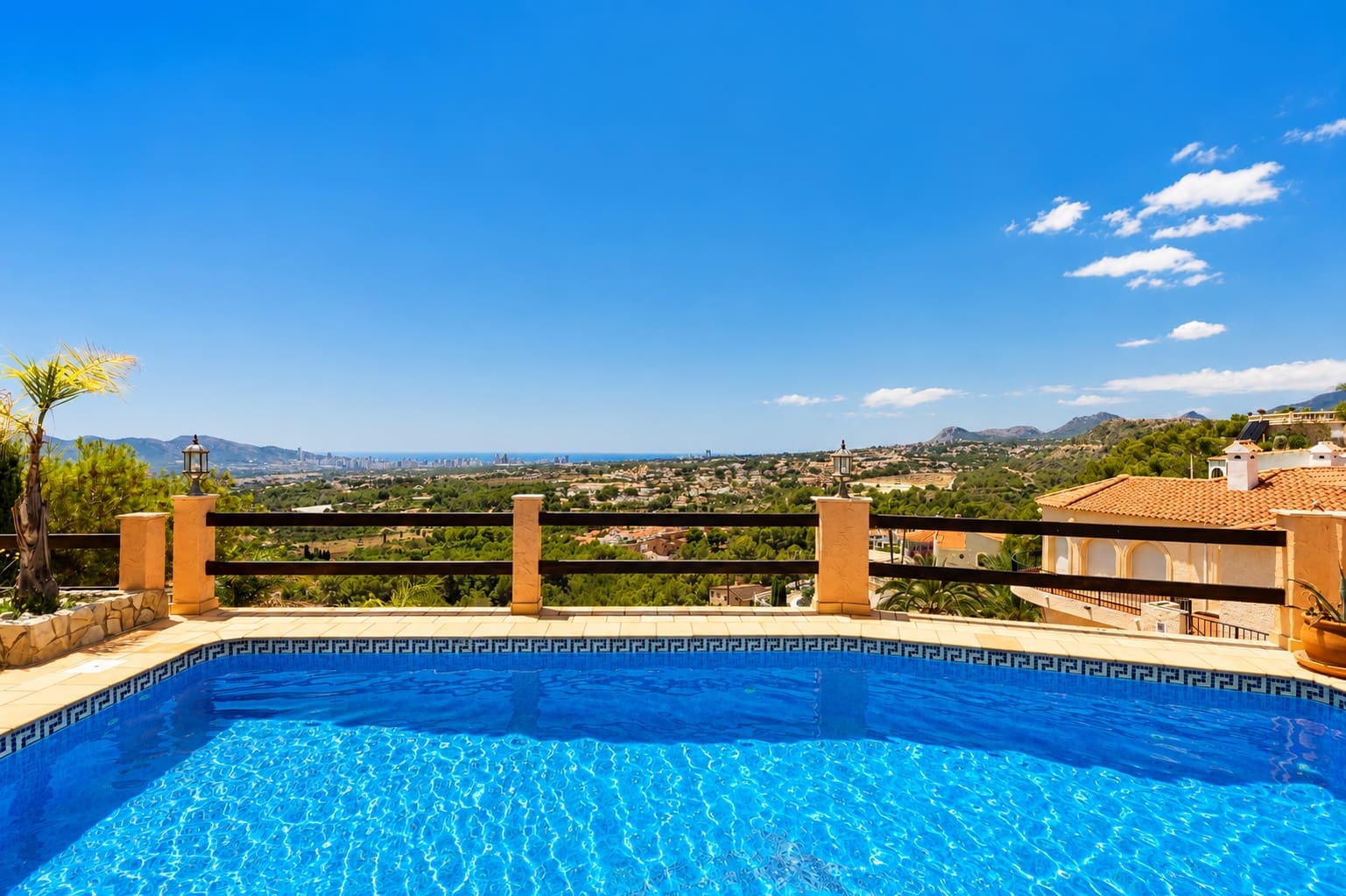 3 bedroom Villa for sale in Alfaz del Pi / L'Alfas del Pi with pool garage - € 1,295,000 (Ref: 9961990)