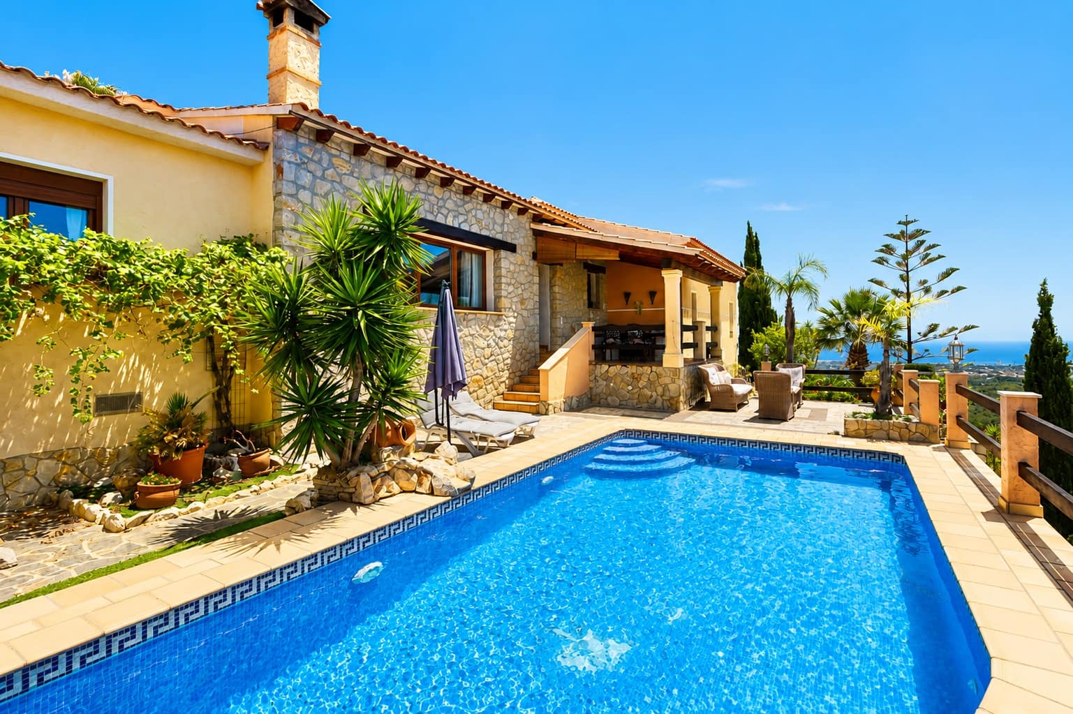 3 bedroom Villa for sale in Alfaz del Pi / L'Alfas del Pi with pool garage - € 1,295,000 (Ref: 9961990)