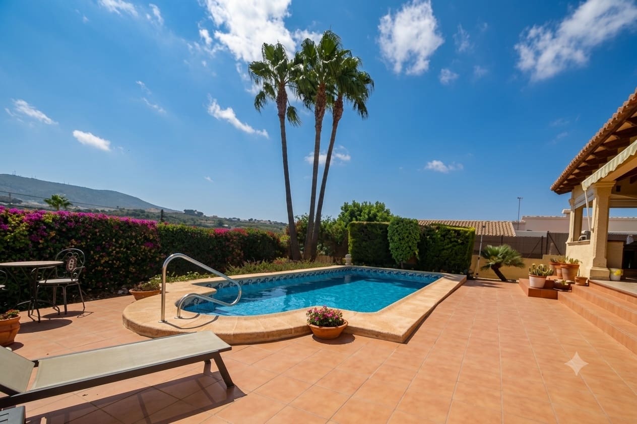 3 soveværelse Villa til salg i Benitachell / Benitatxell med swimmingpool - € 625.000 (Ref: 10003791)