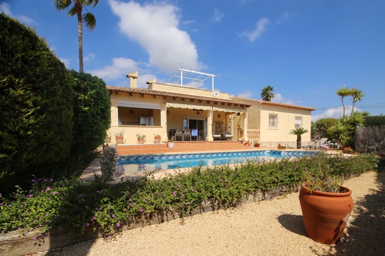 3 soveværelse Villa til salg i Benitachell / Benitatxell med swimmingpool - € 625.000 (Ref: 10003791)