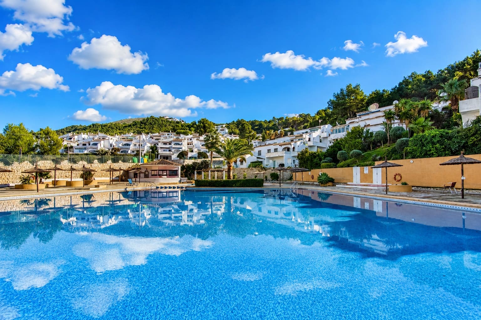 1 bedroom Apartment for sale in Moraira with pool - € 199,995 (Ref: 10008869)