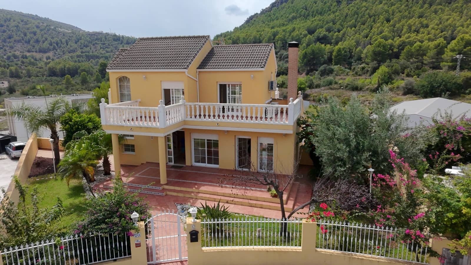 5 soverom Villa til salgs i Orba med svømmebasseng - € 650 000 (Ref: 10031735)