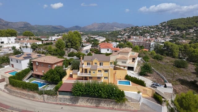 5 soverom Villa til salgs i Orba med svømmebasseng - € 650 000 (Ref: 10031735)