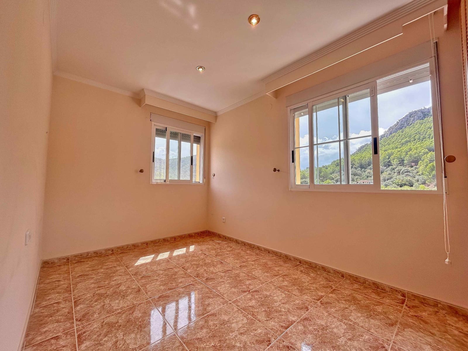 5 soverom Villa til salgs i Orba med svømmebasseng - € 650 000 (Ref: 10031735)