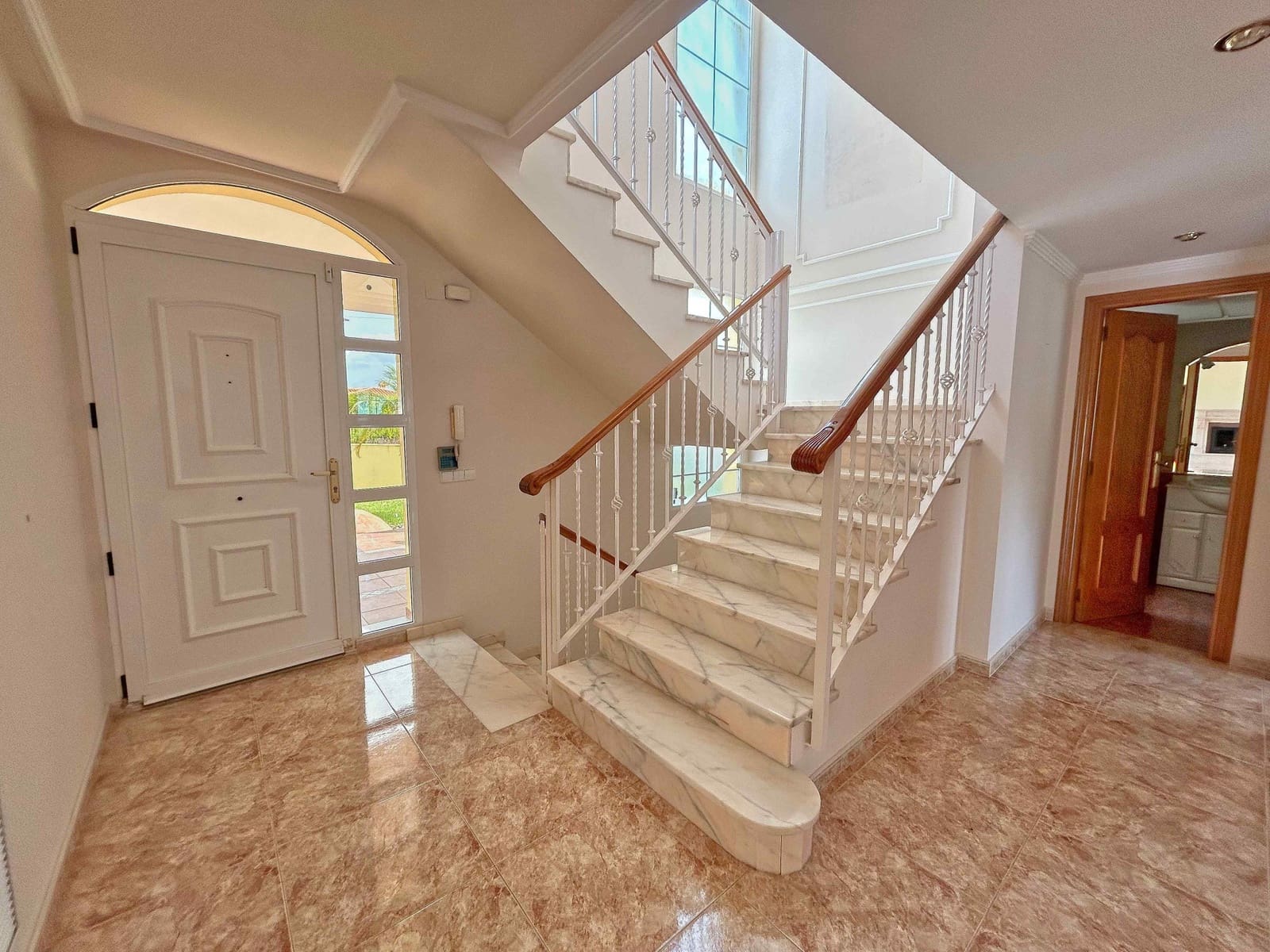 5 soverom Villa til salgs i Orba med svømmebasseng - € 650 000 (Ref: 10031735)